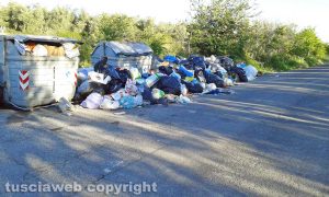 Viterbo - Rifiuti al km 72 ss Cassia