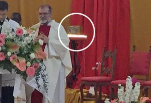 Viterbo - La chiesa san Leonardo Murialdo - Nel cerchio il tabernacolo rubato