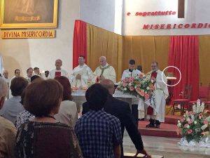 Viterbo - La chiesa san Leonardo Murialdo - Nel cerchio il tabernacolo rubato