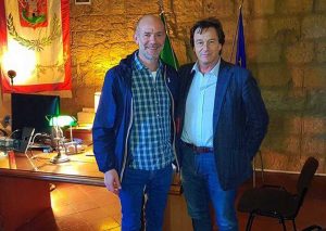 Bagnoregio - Il regista Alessandro Genovesi col sindaco Francesco Bigiotti