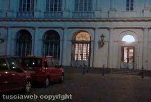 Viterbo - Luci accese di notte al teatro dell'Unione