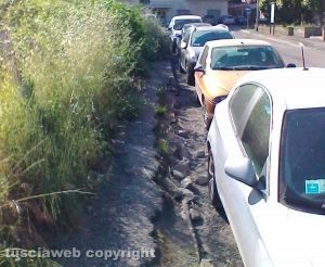 Viterbo - Via Monte Sacro impraticabile per i pedoni