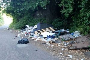 Viterbo - Discarica abusiva lungo strada Riello