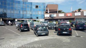 Viterbo - Parcheggio di fronte viale Armando Diaz nel degrado