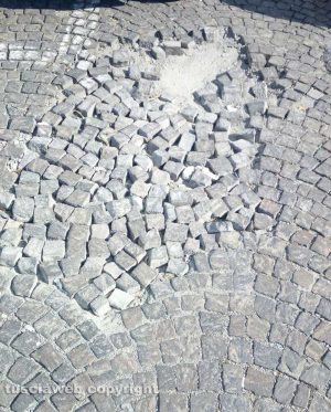 Viterbo - Parcheggio di fronte viale Armando Diaz nel degrado