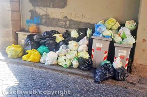 Viterbo - Via Beato Giacomo da Viterbo come una discarica
