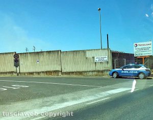 Viterbo - Incendio sulla cassia Nord, nei pressi del deposito del gas