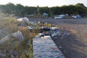 Viterbo - Discarica abusiva lungo strada Riello