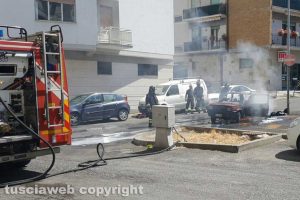 Viterbo - Auto in fiamme a via Montenero