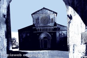 Tuscania - La chiesa romanica di San Pietro