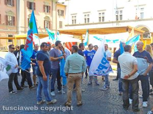 Viterbo - Piazza del Comune - La protesta della polizia penitenziaria