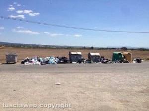 Viterbo - Strada Montarone - Discarica a cielo aperto