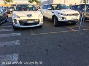 Viterbo - Auto parcheggiate sul posto dei disabili