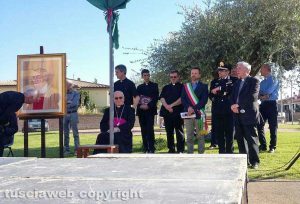 Tuscania - Intitolata una piazza a don Steno Santi