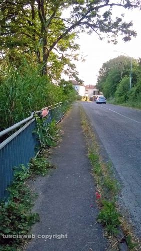 Montefiascone - Località Fastello - Marciapiedi nel degrado