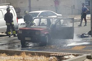 Viterbo - Auto in fiamme a via Montenero