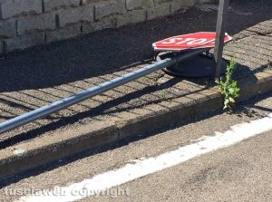 Viterbo - Segnale divelto tra via Santa Maria in Gradi e via Mazzetta