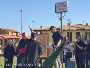 Tuscania - Intitolata una piazza a don Steno Santi
