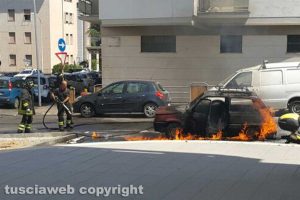 Viterbo - Auto in fiamme a via Montenero