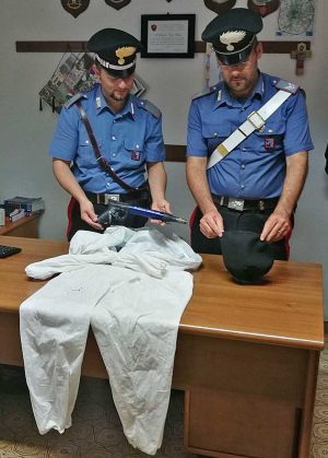 Civitavecchia - Carabinieri - La tuta da imbianchino e il fucile da sub sequestrati