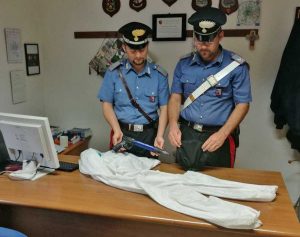 Civitavecchia - Carabinieri - La tuta da imbianchino e il fucile da sub sequestrati