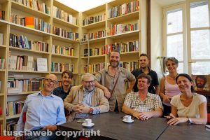 Tusciaweb academy - gli studenti dell'academy assieme agli organizzatori del festival Caffeina