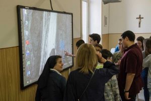 Cultura - La Banca di Viterbo dona tre computer all'istituto Merlini