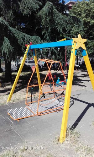Viterbo - Via C. Cattaneo - "Giardino della solidarietà e del sorriso" nel degrado