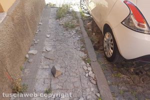 Viterbo - Degrado e sporcizia in zona Trinità