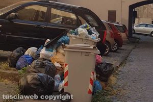 Viterbo - Degrado e sporcizia in zona Trinità