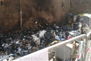 Viterbo - I cassoonetti dati alle fiamme nella notte
