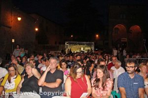 Viterbo - Caffeina - Elio nello spettacolo "Madamina, il catalogo è questo"