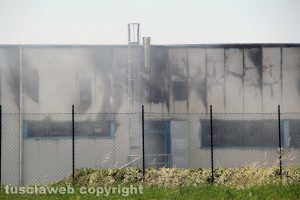 Viterbo - Incendio all'impianto per lo smaltimento dei rifiuti di Casale Bussi