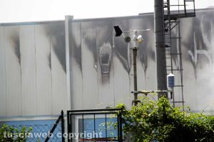Viterbo - Incendio all'impianto per lo smaltimento dei rifiuti di Casale Bussi
