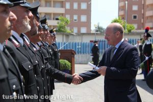 Il procuratore Auriemma consegna le onorificenze