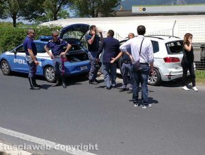 Viterbo - Polizia - Rocambolesco inseguimento sulla E45