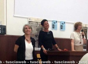 Le professore di inglese Orietta Febbraro e Tiziana Iadicicco con la dirigente scolastica Clara Vittori