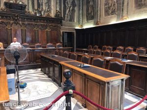 Seduta del consiglio comunale saltata - L'aula deserta