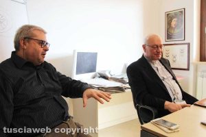 Tusciaweb Academy - Il vescovo Lino Fumagalli col direttore Carlo Galeotti