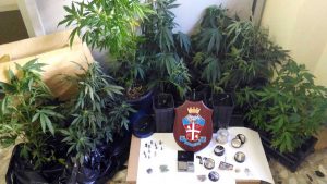 Sutri - La droga e le munizioni sequestrate dai carabinieri