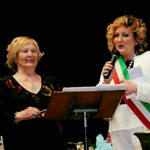 Marita Bucci con il sindaco Lina Novelli