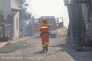 Viterbo - Vastissimo incendio a Sant'Angelo di Roccalvecce
