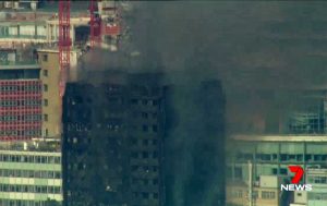 Londra - L'incendio alla Grenfell Tower - Le immagini dalla tv