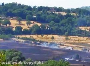 Orte - L'incendio nei pressi dell'A1