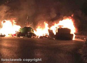 Viterbo - Cassonetti in fiamme alla Volpara