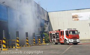 Viterbo - Incendio all'impianto per lo smaltimento dei rifiuti di Casale Bussi