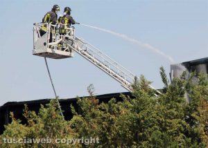 Viterbo - Incendio all'impianto per lo smaltimento dei rifiuti di Casale Bussi