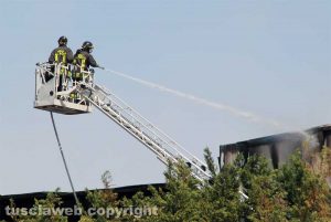 Viterbo - Incendio all'impianto per lo smaltimento dei rifiuti di Casale Bussi
