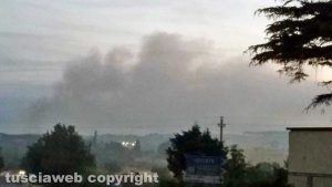 Viterbo - L'impianto di smaltimento rifiuti di Casale Bussi in fiamme