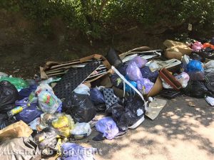 Viterbo - Discarica a cielo aperto all'inizio di strada Palomba
